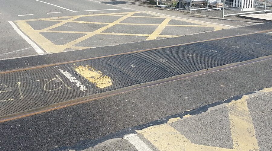 ireland-pelican-railway-level-crossing-kildare